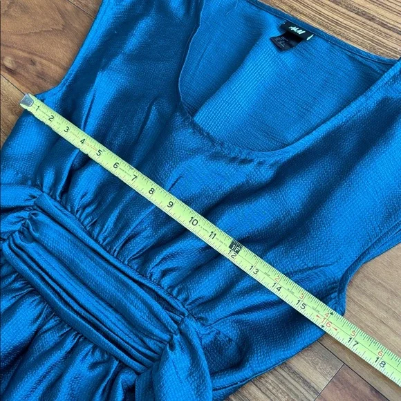 H&M dress - Picture 6 of 10